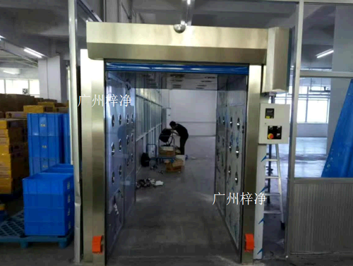 快速卷簾門貨淋室現(xiàn)場(chǎng)安裝圖 快速卷簾門貨淋室現(xiàn)場(chǎng)安裝圖